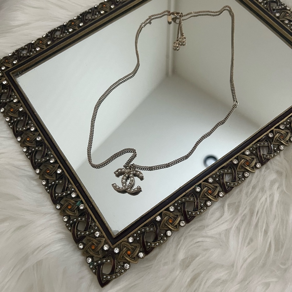 Chanel Necklace With Faux Pearl CC Logo